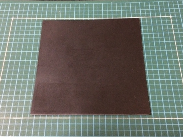 粘着付きゴム板（1×100×100）