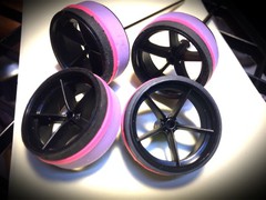 黒×ピンク×紫タイヤ