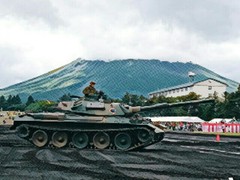 岩手山と戦車