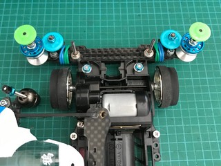 ロッキング対策カーボンピボットバンパー