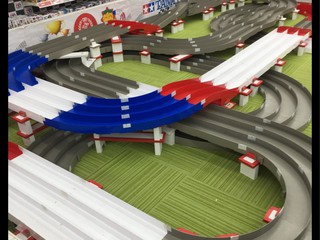 小山コジマ