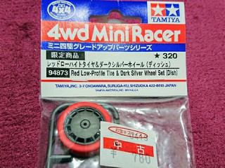 レッドローハイトタイヤ&ダークシルバーホイール(ディッシュ) 94873