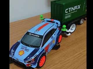 ヒュンダイ i20 クーペ WRC コンテナトレーラー付き