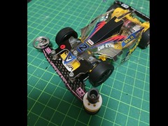黄色 vsシャーシ