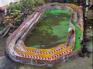 sirkuit kardus aman kena hujan