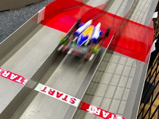 イオンモールレーシングゾーン、ひとりぼっち。